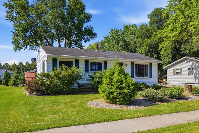 1213 11th Ave, Oshkosh, WI 54902