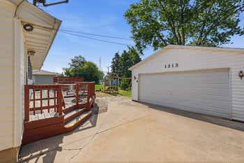 1213 W 11th Ave, Oshkosh, WI 54902
