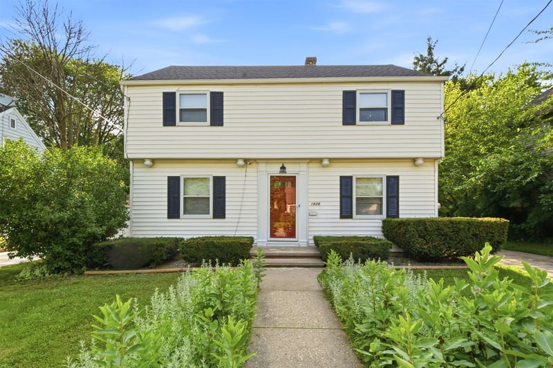 1928 Lawe St, Appleton, WI 54915