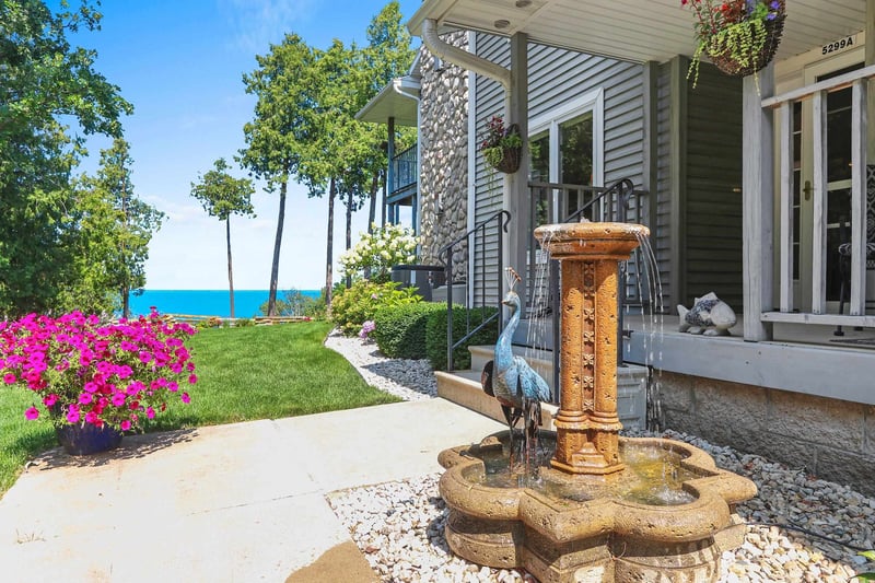 5299 Sunset Bluff Dr #A, Green Bay, WI 54311-9126