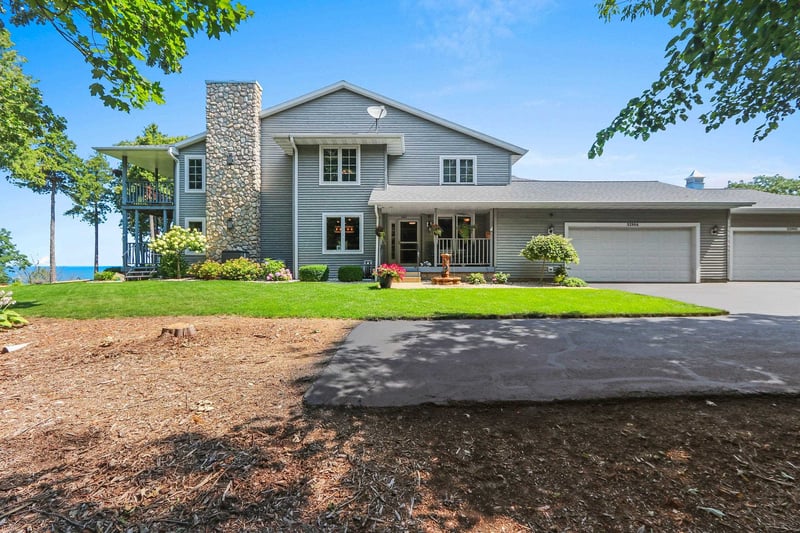 5299 Sunset Bluff Dr #A, Green Bay, WI 54311-9126
