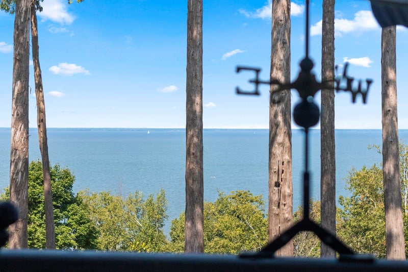 5299 Sunset Bluff Dr #A, Green Bay, WI 54311-9126