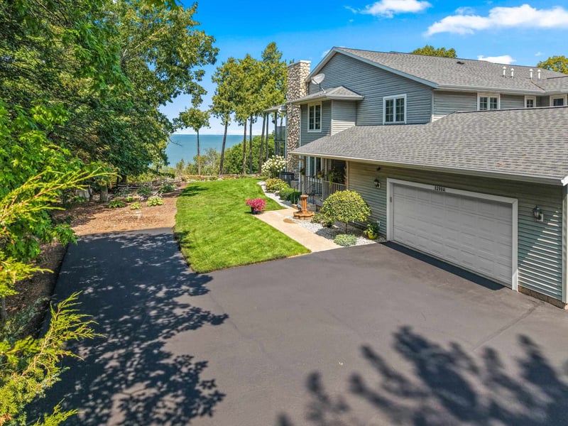 5299 Sunset Bluff Dr #A, Green Bay, WI 54311-9126