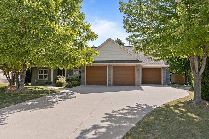 1841 Martingale Ln, Neenah, WI 54956-6382