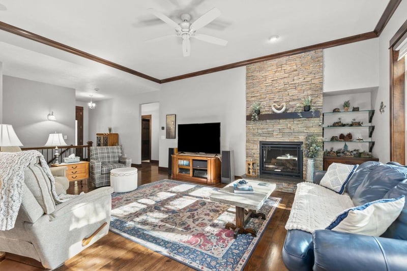 1841 Martingale Ln, Neenah, WI 54956-6382
