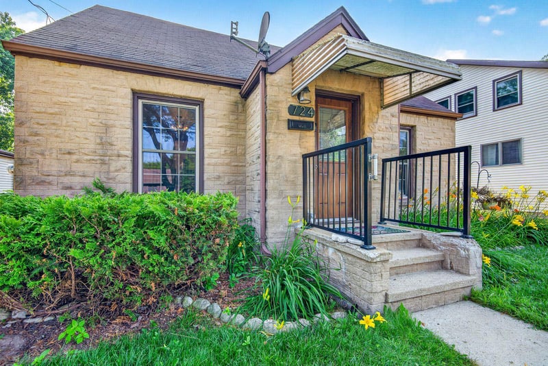 724 State St, Menasha, WI 54952-2346