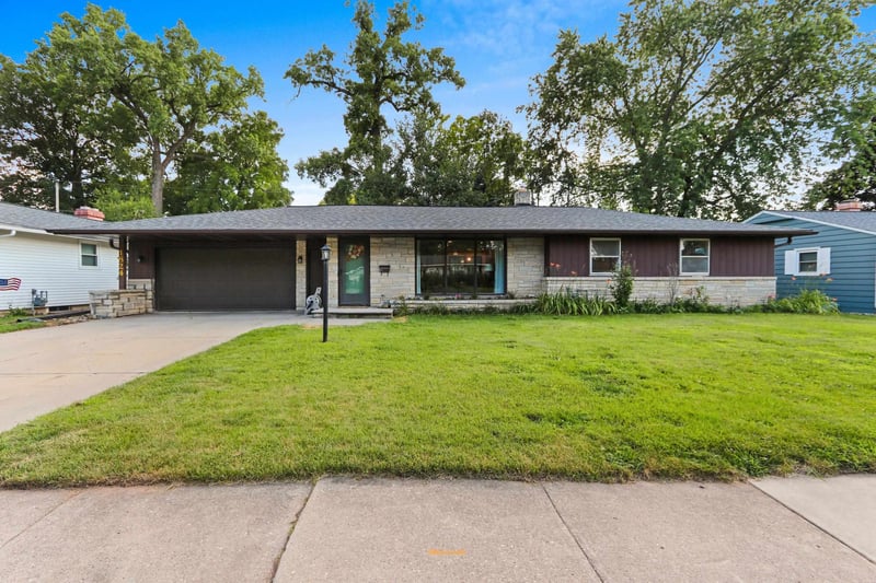 1824 Fiesta Ln, Green Bay, WI 54302-2226