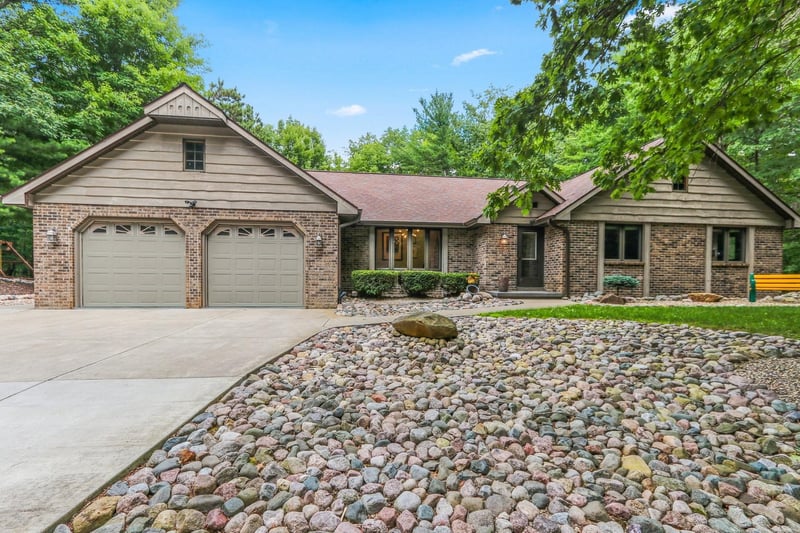 3512 Blackberry Ln, Green Bay, WI 54313