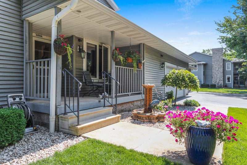 5299 Sunset Bluff Dr, Green Bay, WI 54311-9126