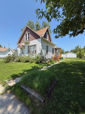 911 Smith St, Green Bay, WI 54302