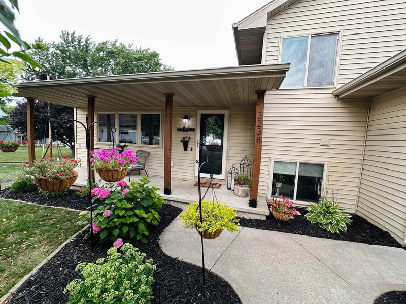 3238 Isaac Ln, Oshkosh, WI 54902-7399