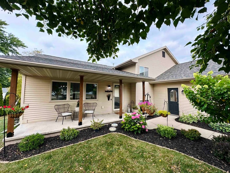 3238 Isaac Ln, Oshkosh, WI 54902-7399