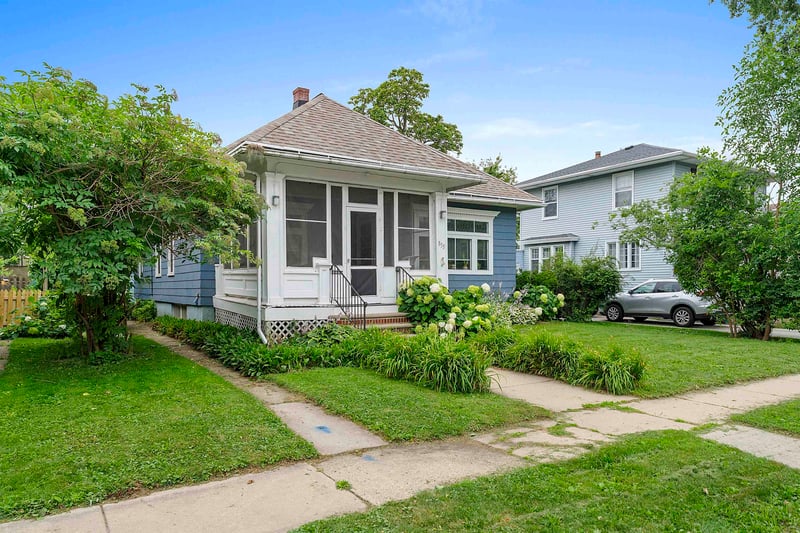 833 Oregon St, Green Bay, WI 54303-2839