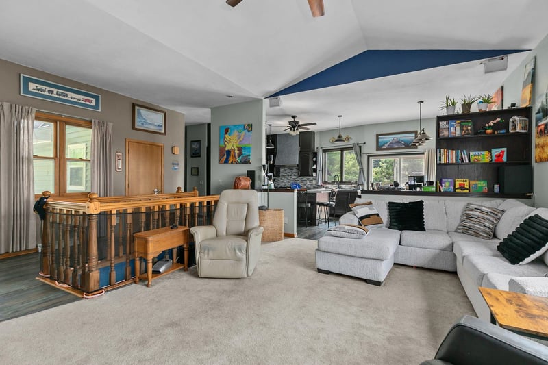 110 Honeysuckle Dr, Hortonville, WI 54944