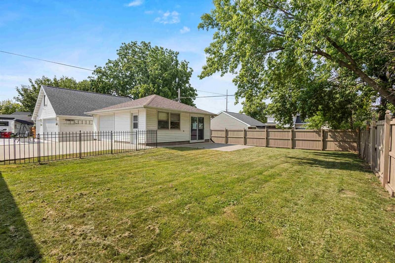 720 2nd St, Menasha, WI 54952