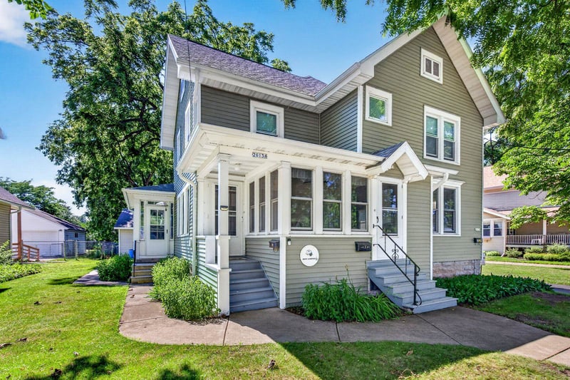 2013 Doty St, Oshkosh, WI 54902-7040
