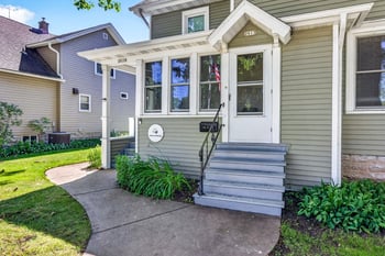 2013 Doty St, Oshkosh, WI 54902-7040