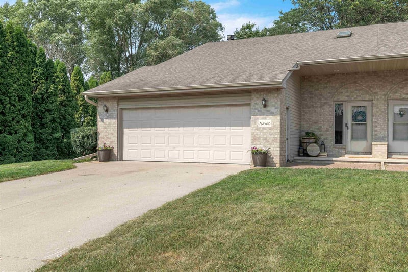 N3986 Shamrock Cir, Freedom, WI 54913-9239