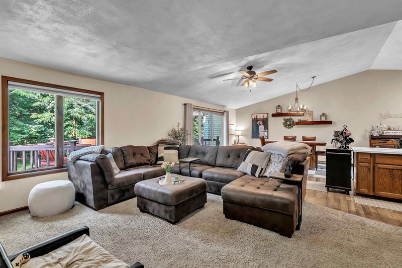 N3986 Shamrock Cir, Freedom, WI 54913-9239