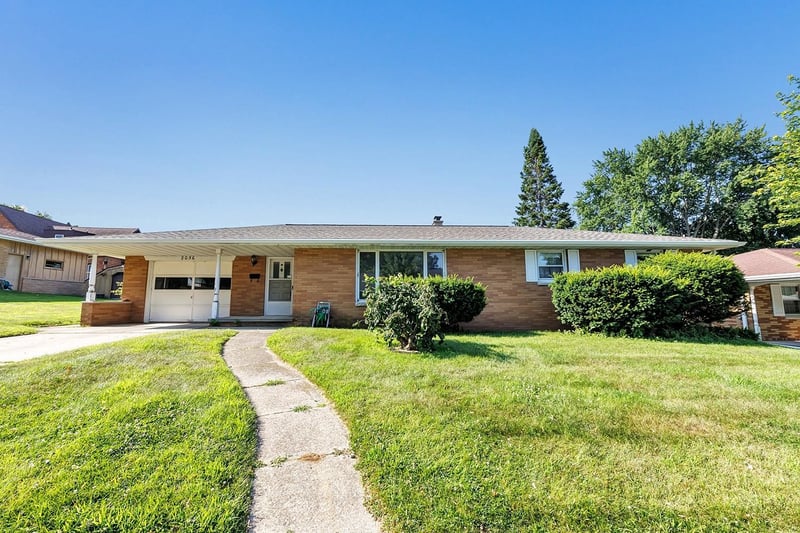 2056 Zeise Ave, Green Bay, WI 54302
