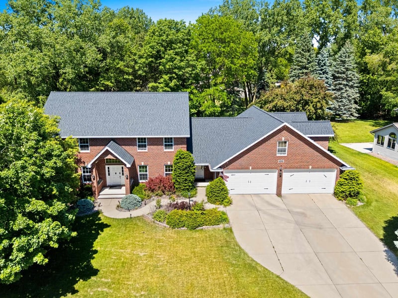 2110 Shady Ln, Green Bay, WI 54313