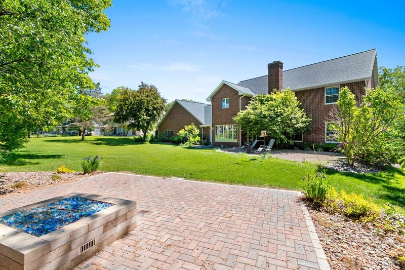 2110 Shady Ln, Green Bay, WI 54313