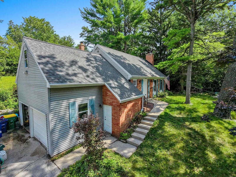 2859 St Ann Dr, Green Bay, WI 54311-5827
