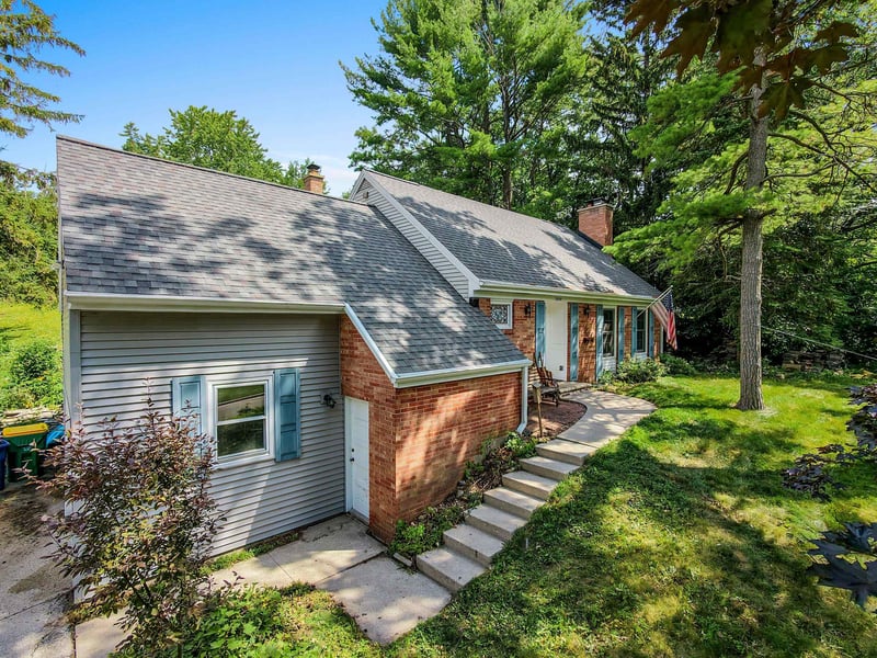 2859 St Ann Dr, Green Bay, WI 54311-5827