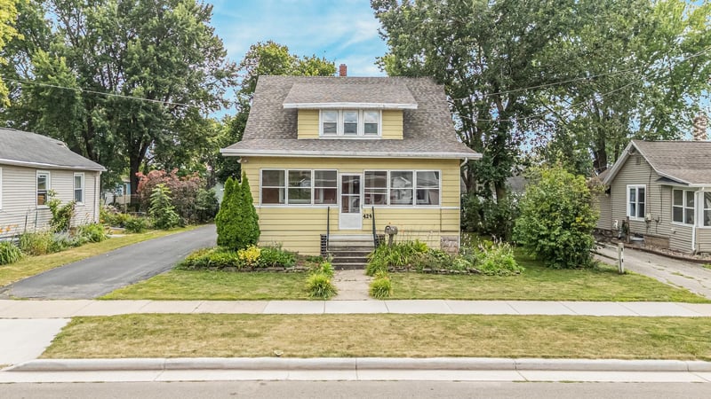 429 Columbian Ave, Neenah, WI 54956