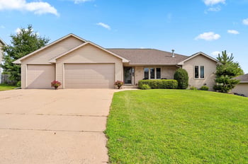 3182 Primrose Ln, Green Bay, WI 54313