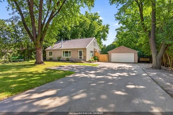 1338 Leonard Point Rd, Oshkosh, WI 54904