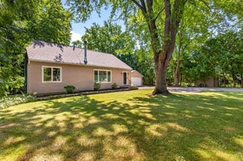 1338 Leonard Point Rd, Oshkosh, WI 54904