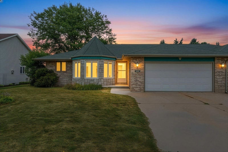 662 Frances St, Kaukauna, WI 54130