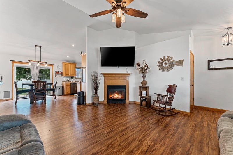 2337 Samantha St, De Pere, WI 54115