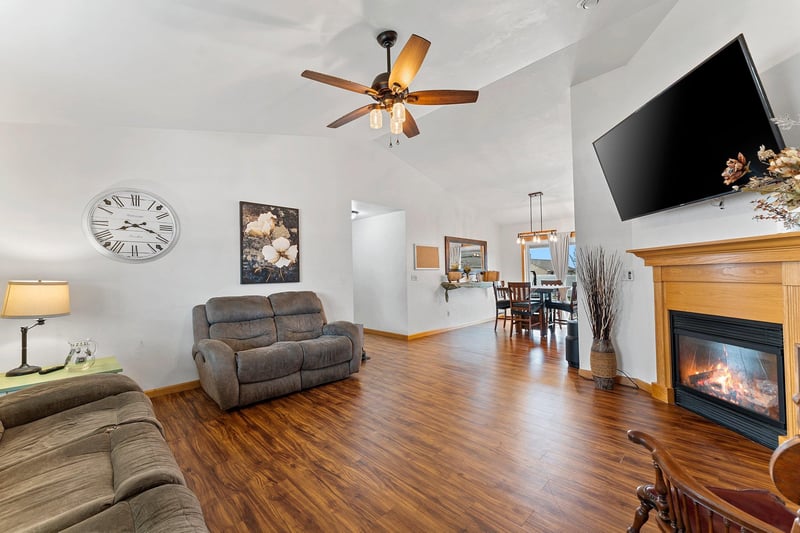 2337 Samantha St, De Pere, WI 54115