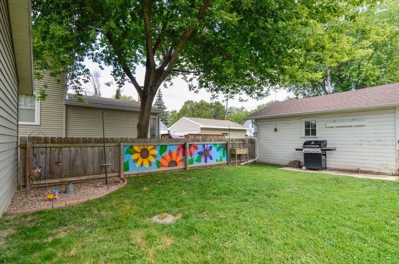 1066 Elmore St, Green Bay, WI 54303