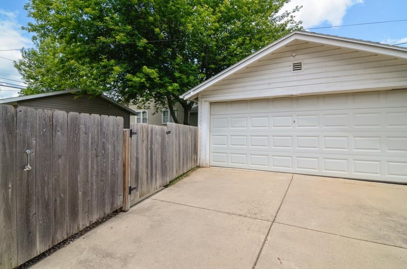 1066 Elmore St, Green Bay, WI 54303