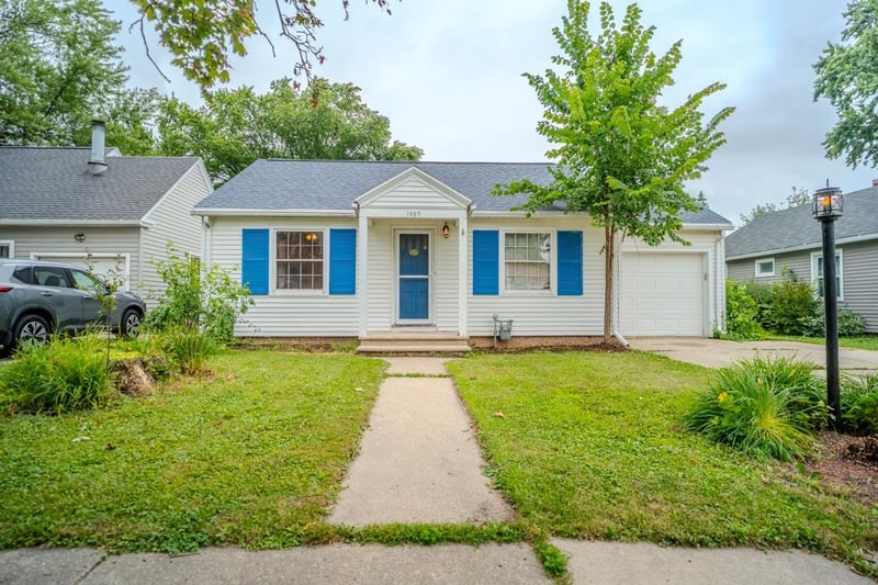 1489 Boyd St, Allouez, WI 54301