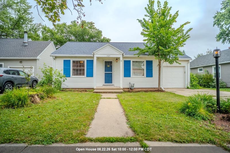 1489 Boyd St, Allouez, WI 54301
