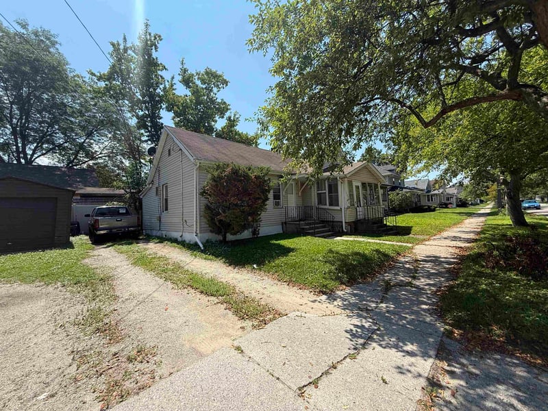 1274 Stuart St, Green Bay, WI 54301