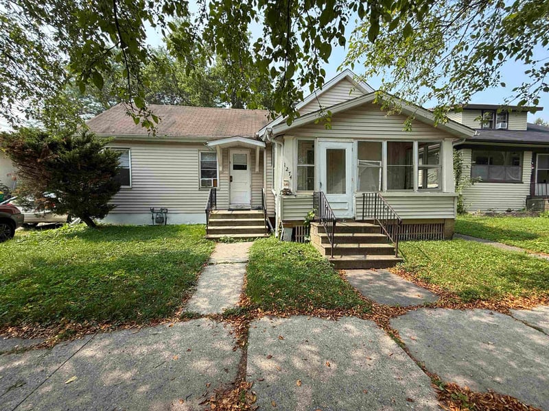 1274 Stuart St, Green Bay, WI 54301