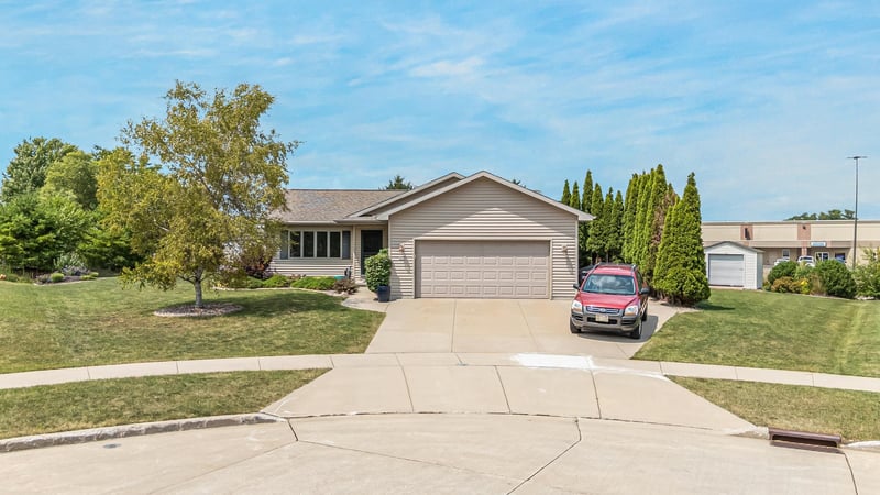 365 Lilac St, Oshkosh, WI 54902