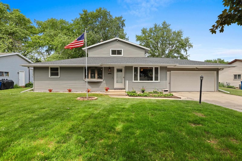 1248 April Ln, Green Bay, WI 54304