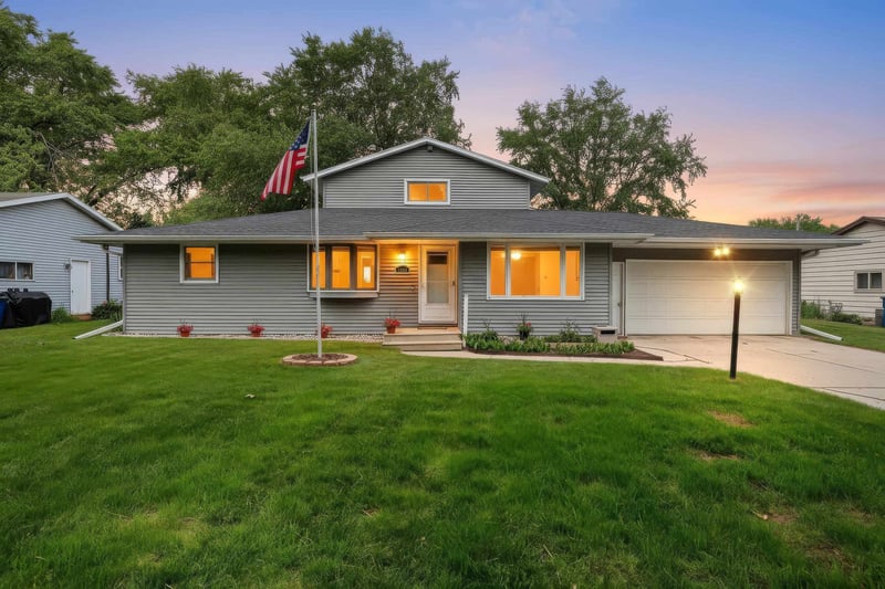 1248 April Ln, Green Bay, WI 54304
