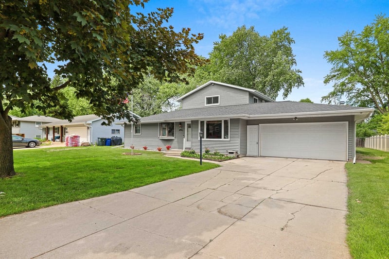 1248 April Ln, Green Bay, WI 54304
