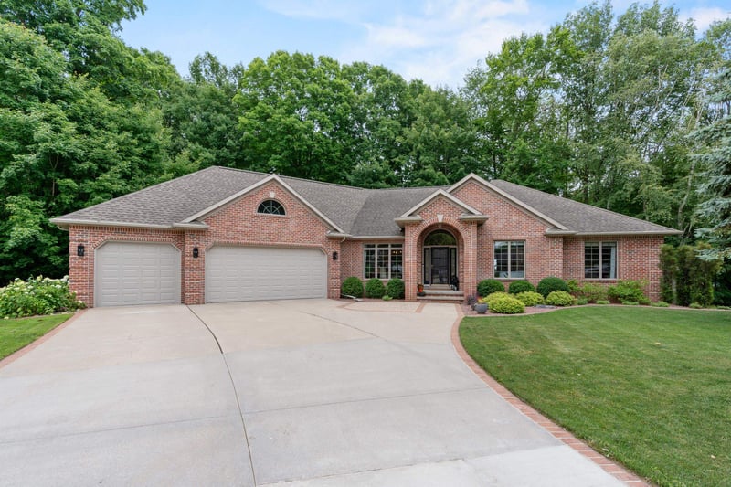 1036 Coprinus Ct, Green Bay, WI 54313