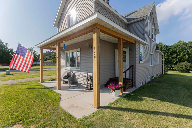 650 Schabow St, Gresham, WI 54128-0000