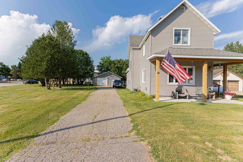650 Schabow St, Gresham, WI 54128-0000