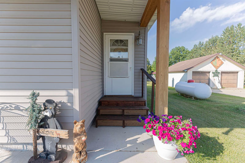 650 Schabow St, Gresham, WI 54128-0000