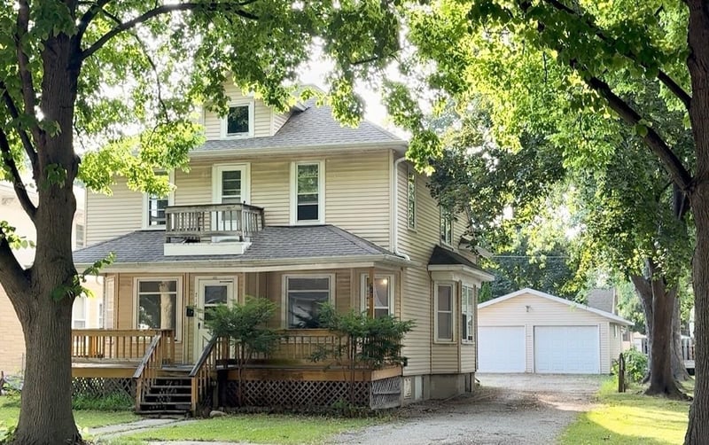 714 11th Ave, Green Bay, WI 54304-2602